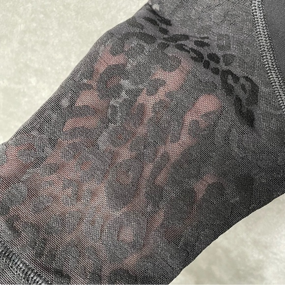 Victoria’s Secret Sport VSX Knockout Black Capri Leggings Set of 2 Size S - Picture 3 of 16